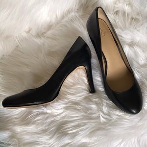 Ann Taylor Black Leather pumps